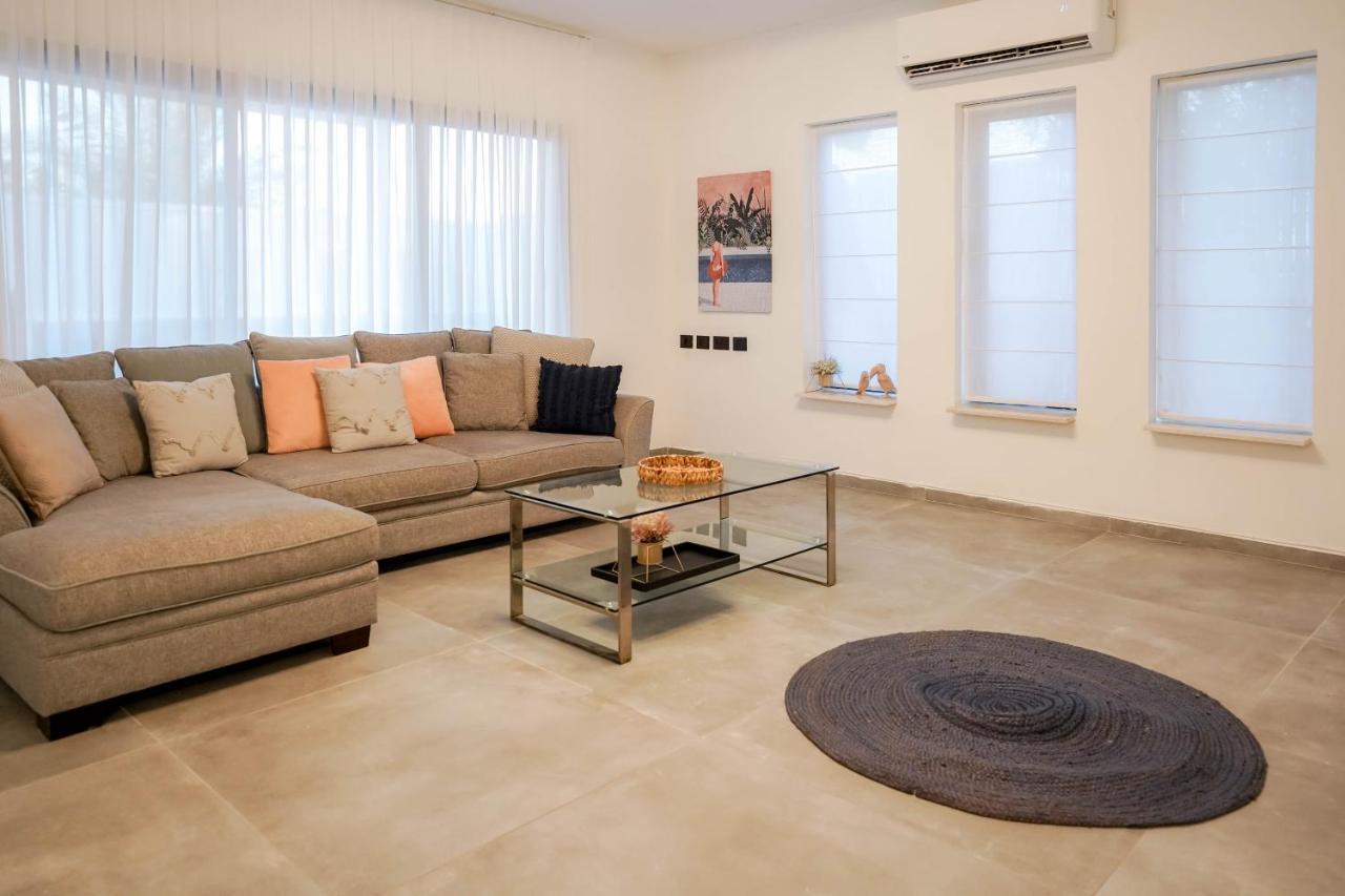 וילה רוני בריכה מחוממת Villa Roni Heated Pool เอลัต ภายนอก รูปภาพ