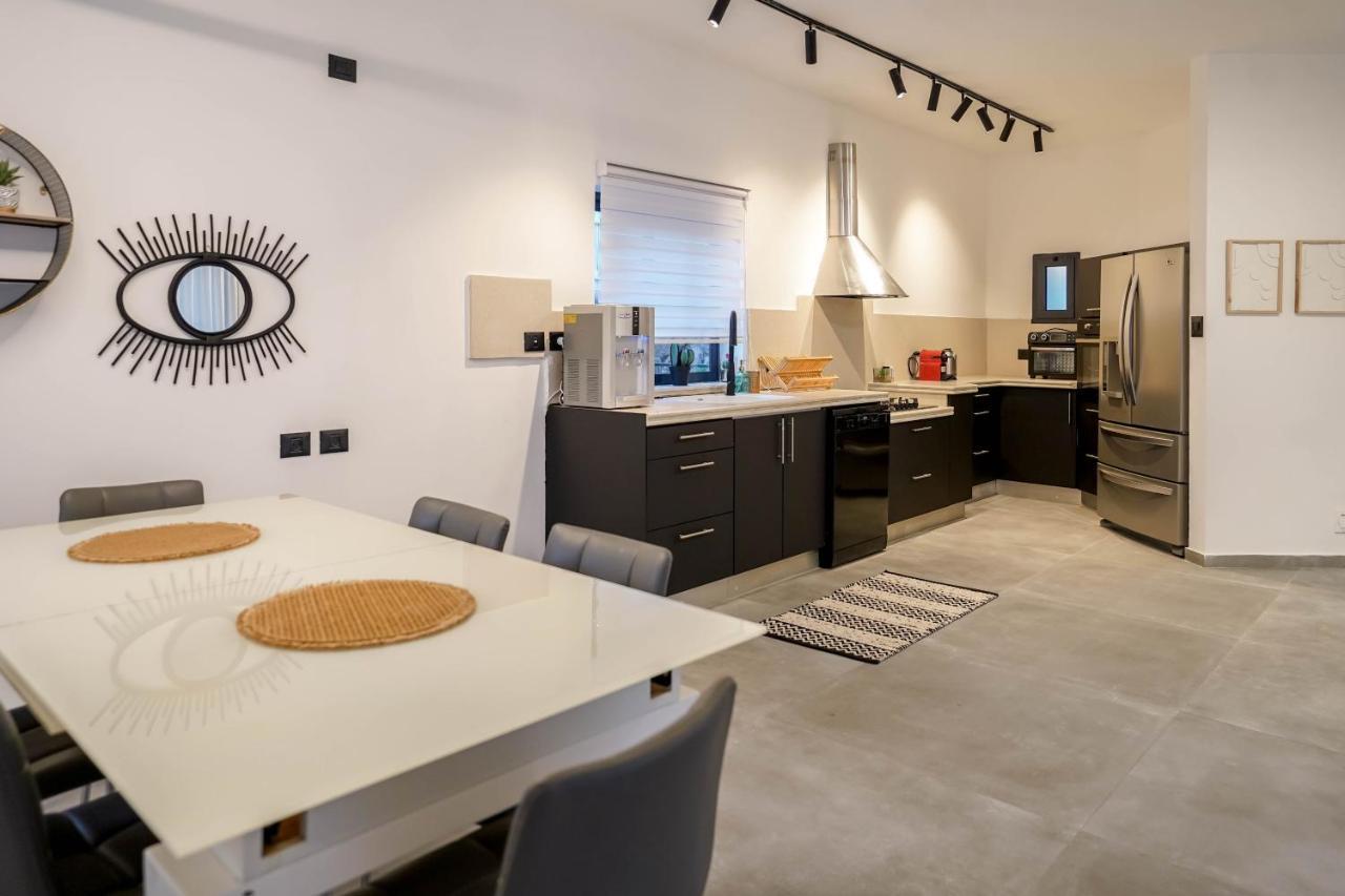 וילה רוני בריכה מחוממת Villa Roni Heated Pool เอลัต ภายนอก รูปภาพ