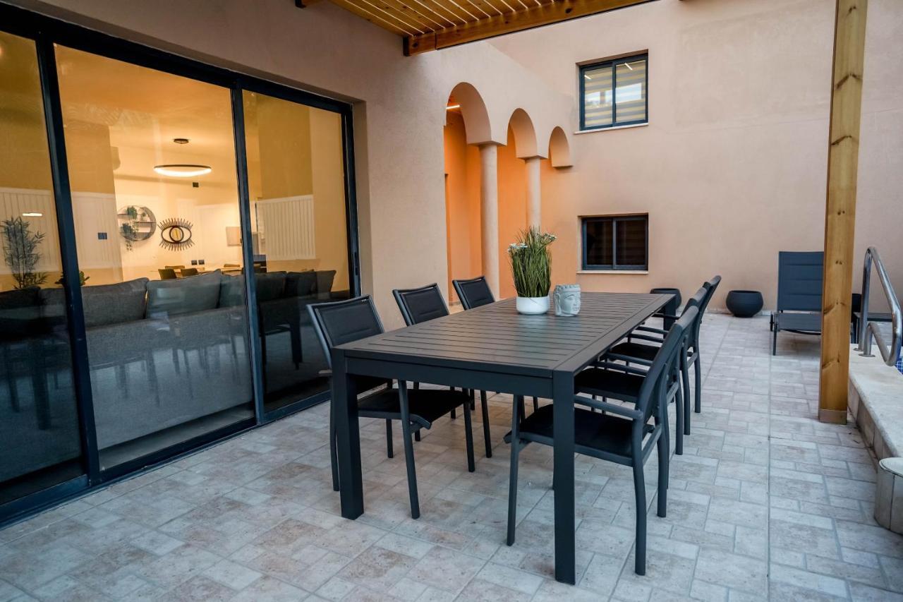 וילה רוני בריכה מחוממת Villa Roni Heated Pool เอลัต ภายนอก รูปภาพ