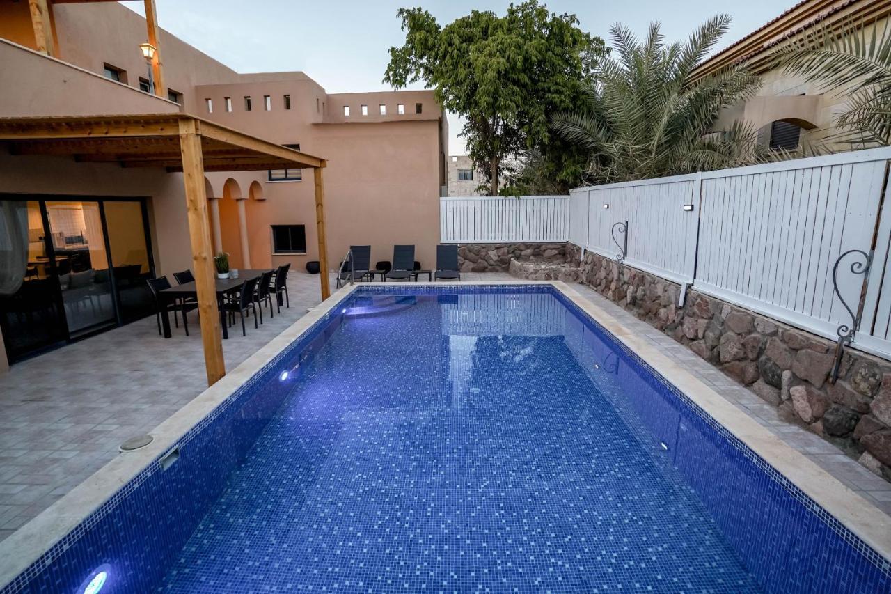 וילה רוני בריכה מחוממת Villa Roni Heated Pool เอลัต ภายนอก รูปภาพ